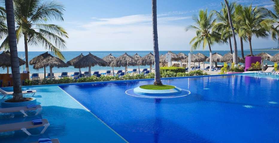 Hotel Crown Paradise Club Puerto Vallarta - XV Años Vívelo