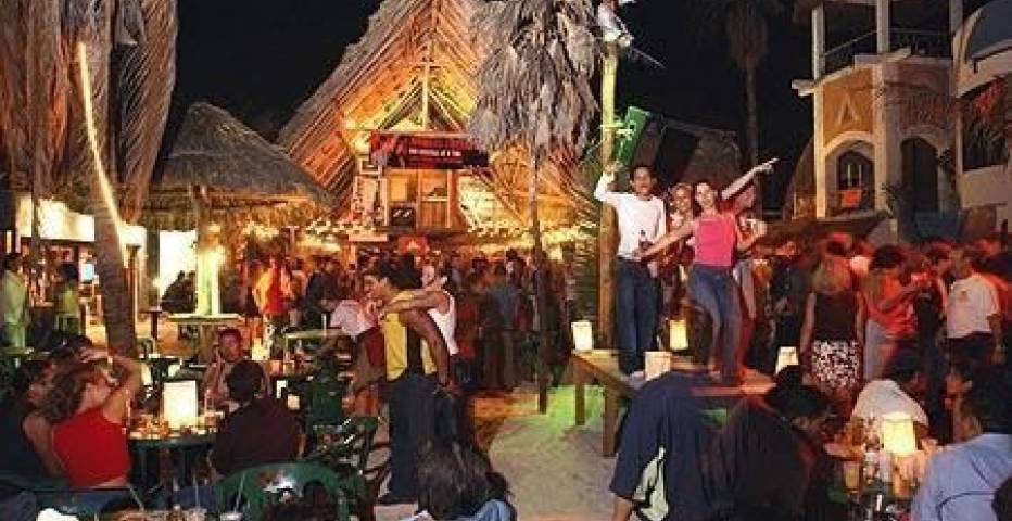 Espacios de Diversión en Playa - Coco Bongo